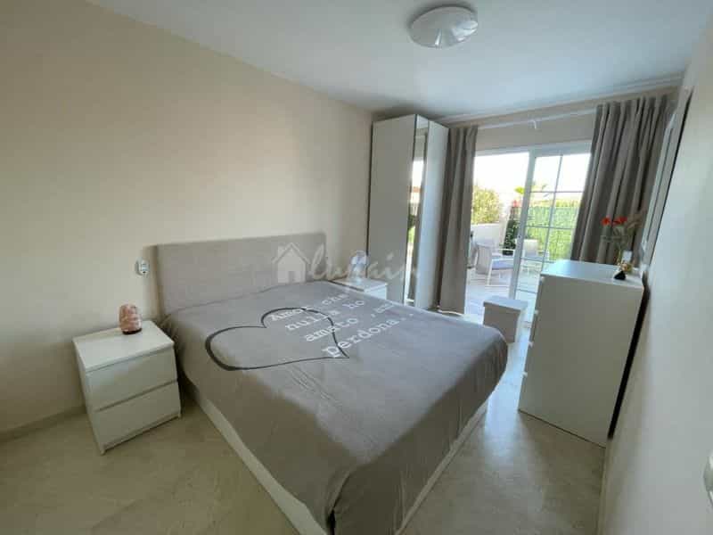 Condominium in Los Cristianos, Canary Islands 11390693