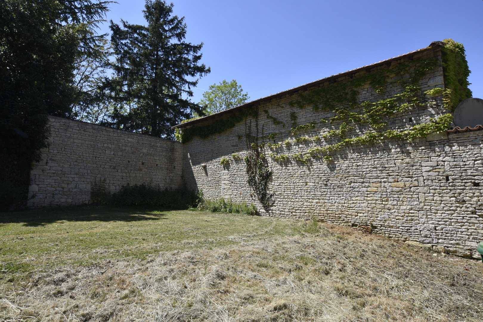 عمارات في Loubillé, Nouvelle-Aquitaine 11391157