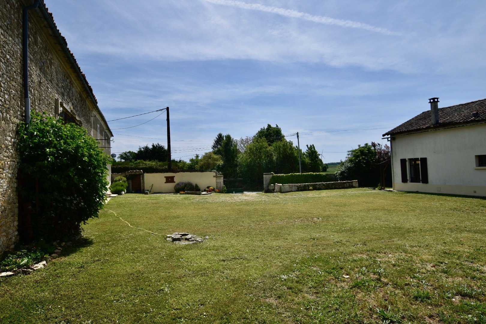 σπίτι σε Hanc, Nouvelle-Aquitaine 11391162