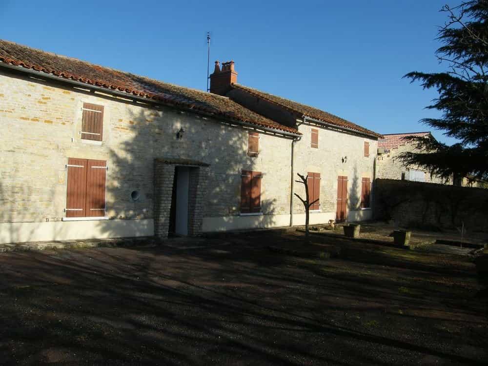 Будинок в Sainte-Soline, Nouvelle-Aquitaine 11391164