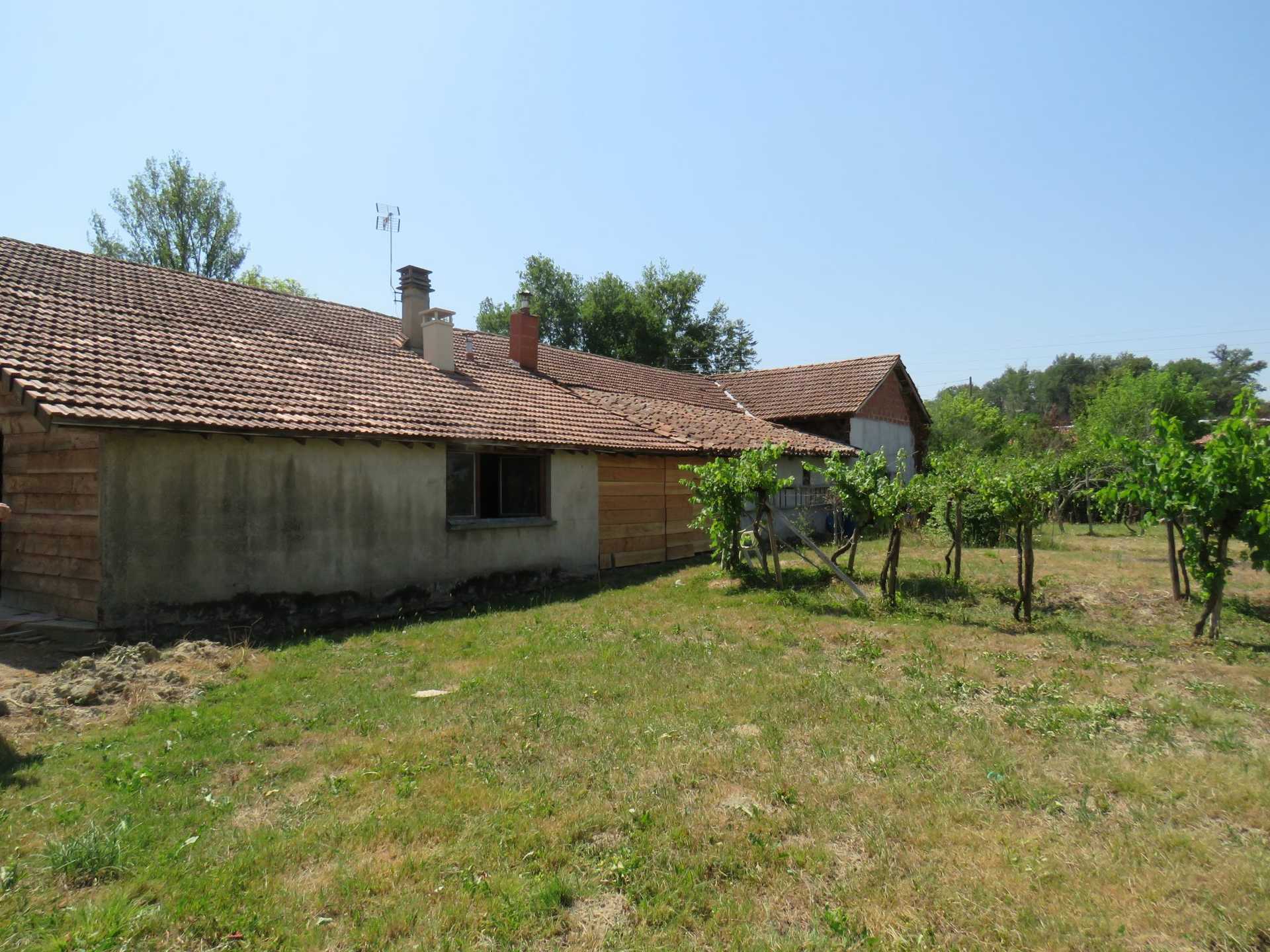 房子 在 Castelnau-Magnoac, Occitanie 11391217