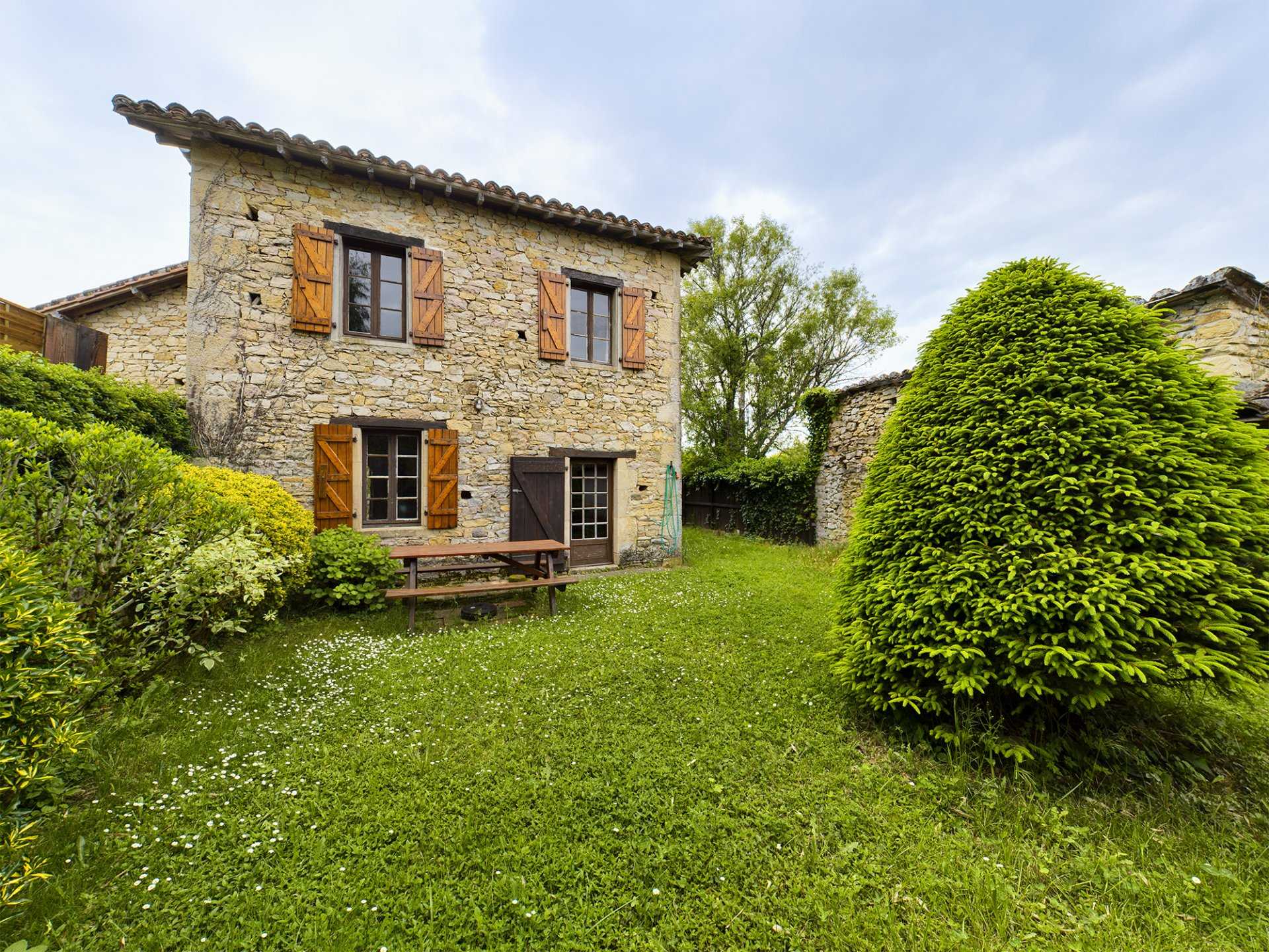 房子 在 Puycelsi, Occitanie 11391369
