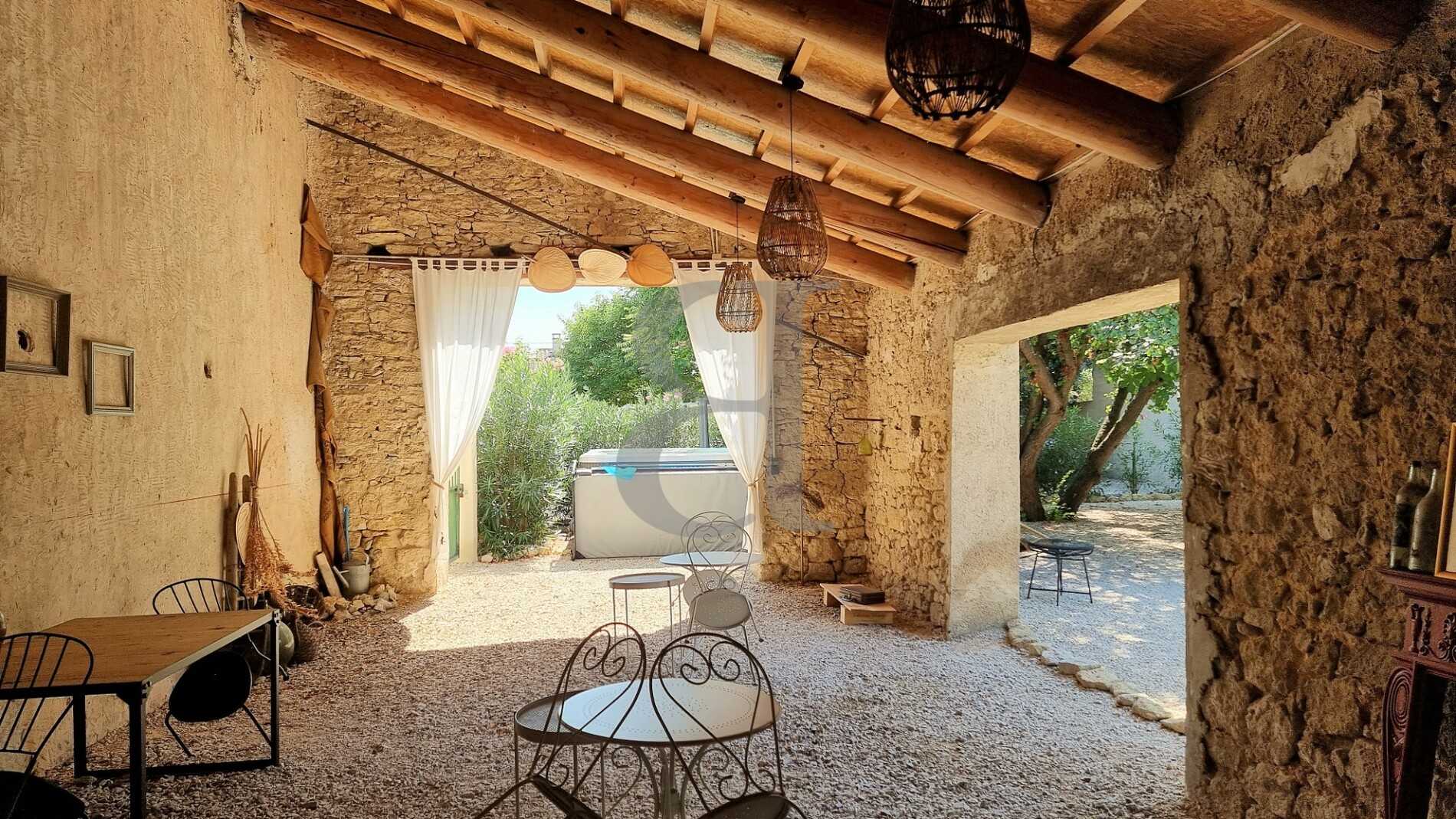 Rumah di Mazan, Provence-Alpes-Côte d'Azur 11391407