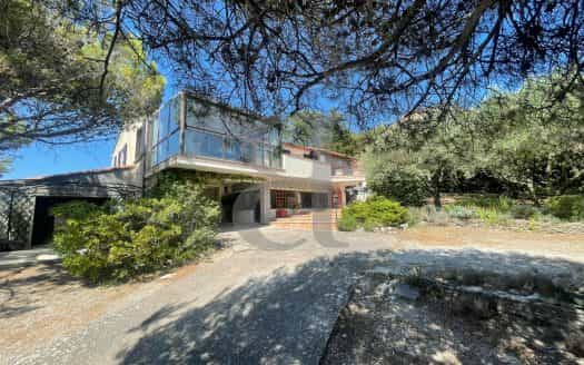 House in L'Isle-sur-la-Sorgue, Provence-Alpes-Cote d'Azur 11391448