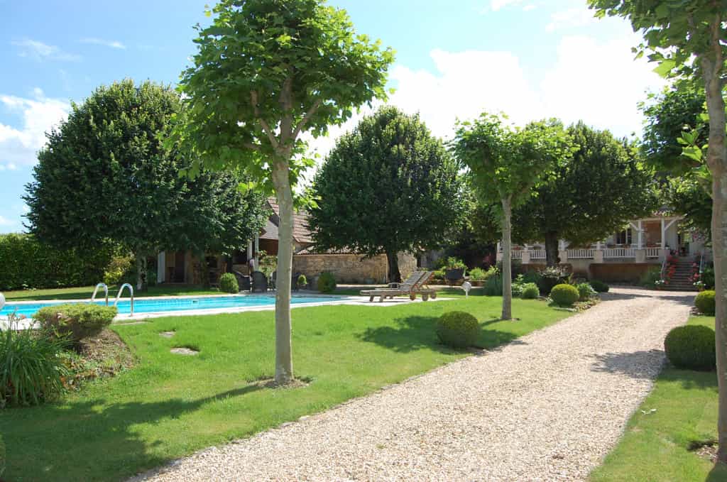 House in Thenon, Nouvelle-Aquitaine 11391532