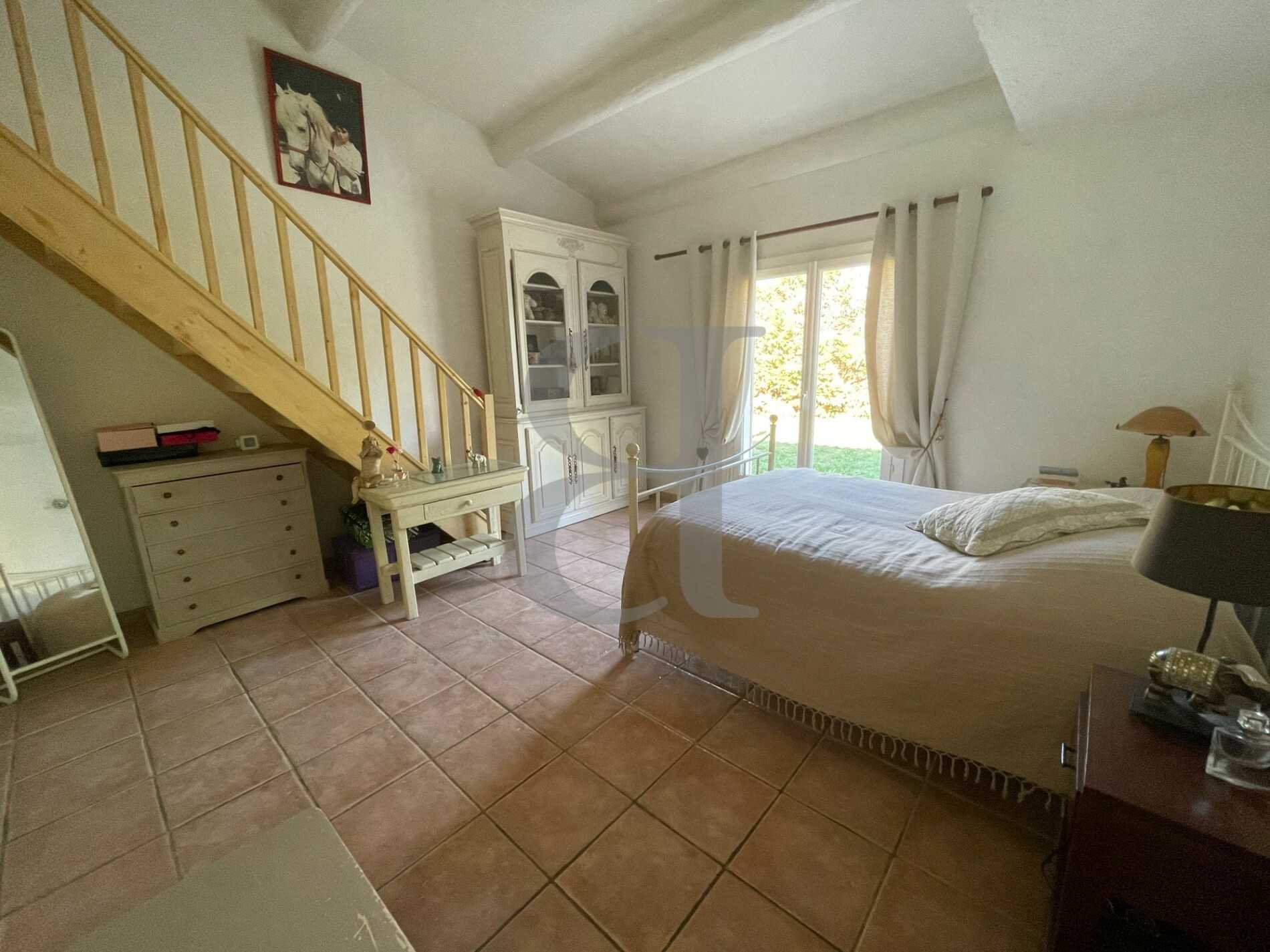 σπίτι σε L'Isle-sur-la-Sorgue, Provence-Alpes-Côte d'Azur 11391539