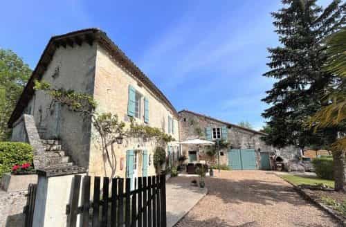 Hus i La Rochebeaucourt, Nouvelle-Aquitaine 11391548