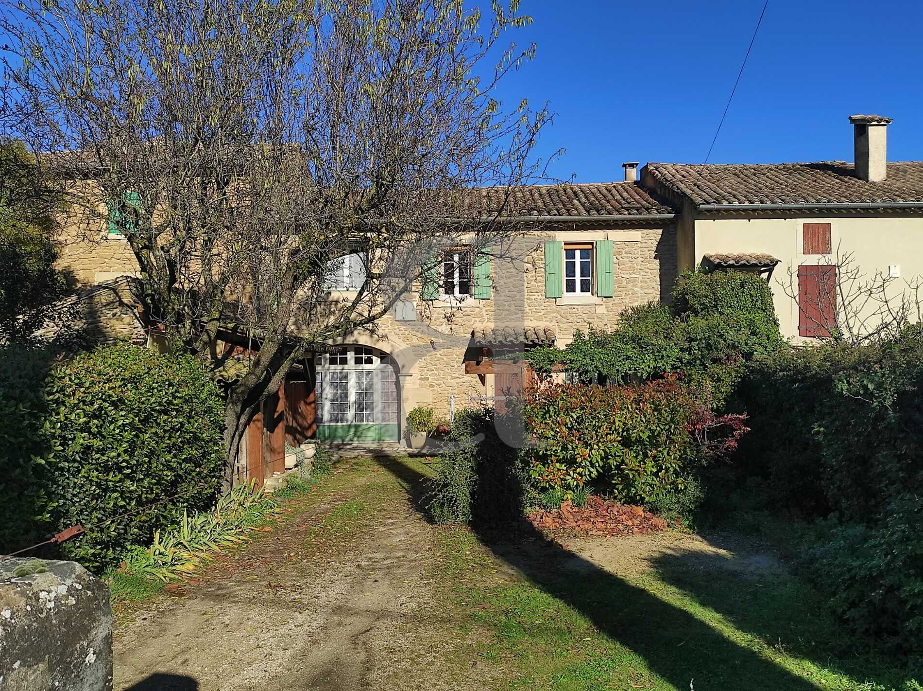 Talo sisään Valreas, Provence-Alpes-Cote d'Azur 11391549