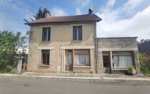 rumah dalam Hautefort, Nouvelle-Aquitaine 11391563