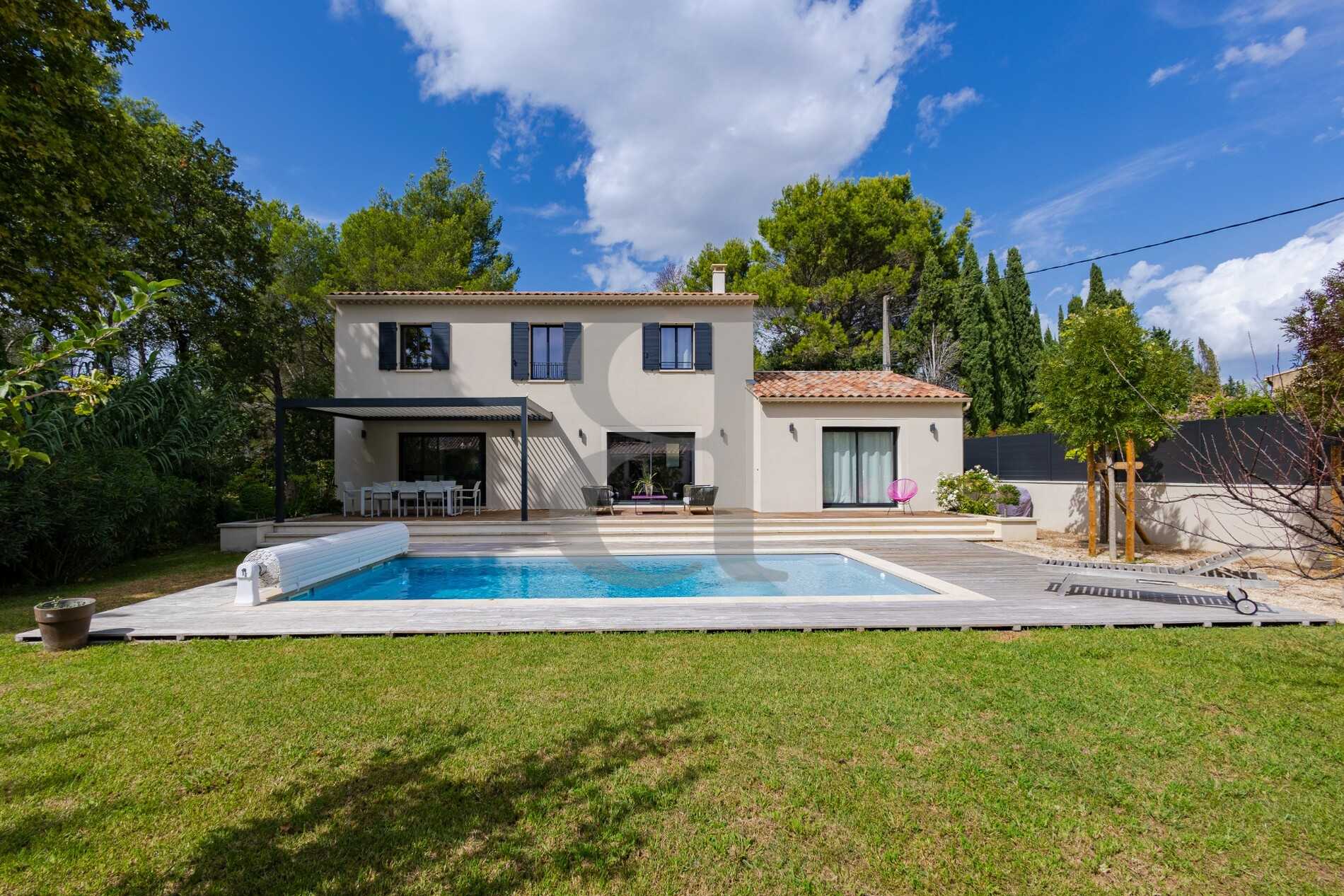 Hus i L'Isle-sur-la-Sorgue, Provence-Alpes-Cote d'Azur 11391647