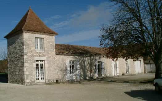 House in Saint-Cyprien, Nouvelle-Aquitaine 11392050