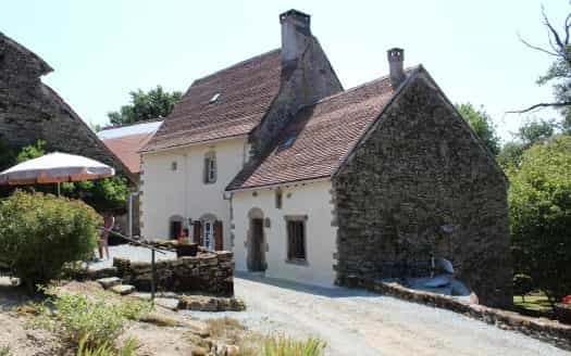 House in Dompierre-les-Eglises, Nouvelle-Aquitaine 11392061