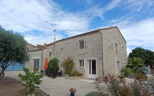 σπίτι σε Aigre, Nouvelle-Aquitaine 11392066
