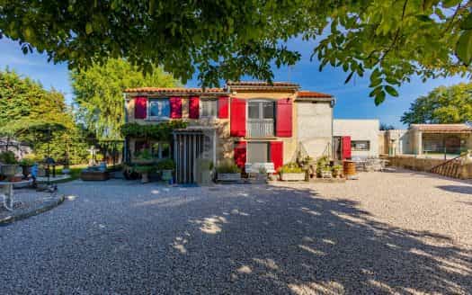 Other in Mazan, Provence-Alpes-Cote d'Azur 11392141