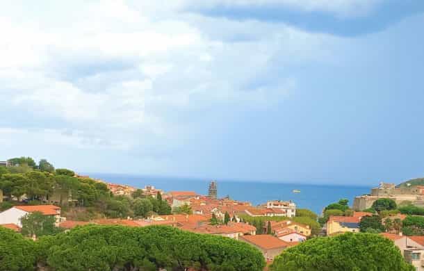 קוֹנדוֹמִינִיוֹן ב Collioure, Occitanie 11392148