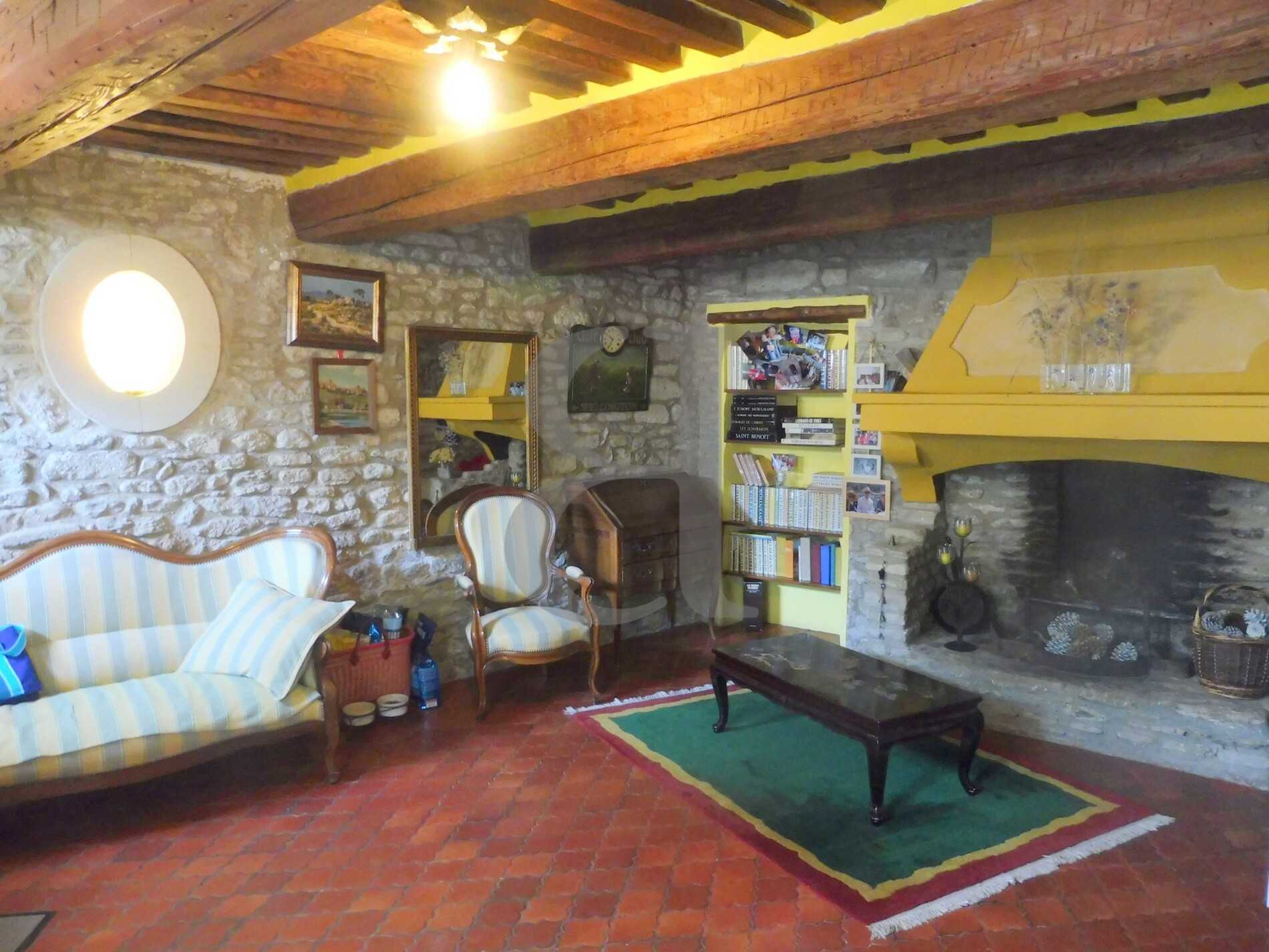 Casa nel L'Isle-sur-la-Sorgue, Provenza-Alpi-Costa Azzurra 11392165