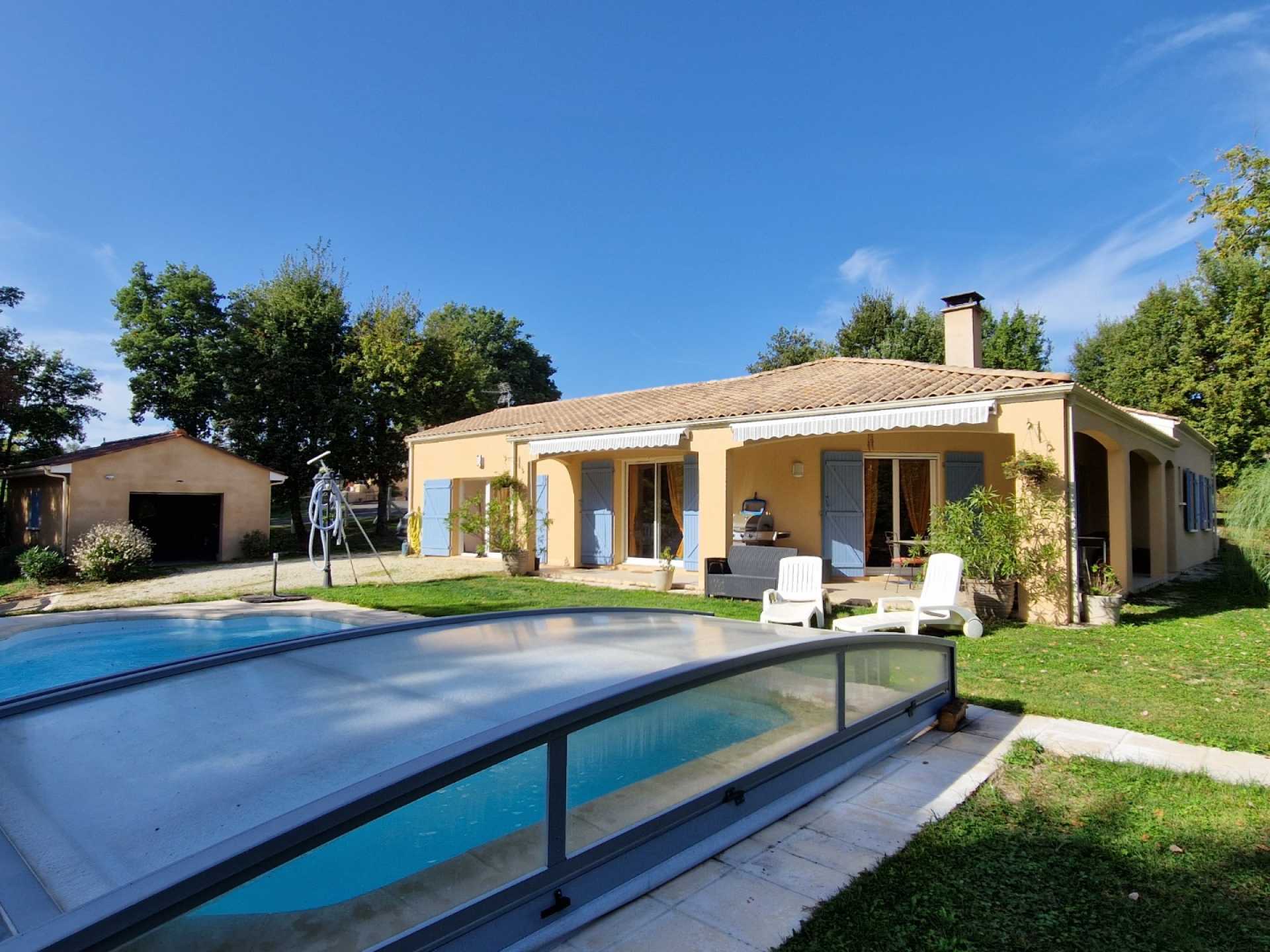 Casa nel La Tour, Provence-Alpes-Cote d'Azur 11392206