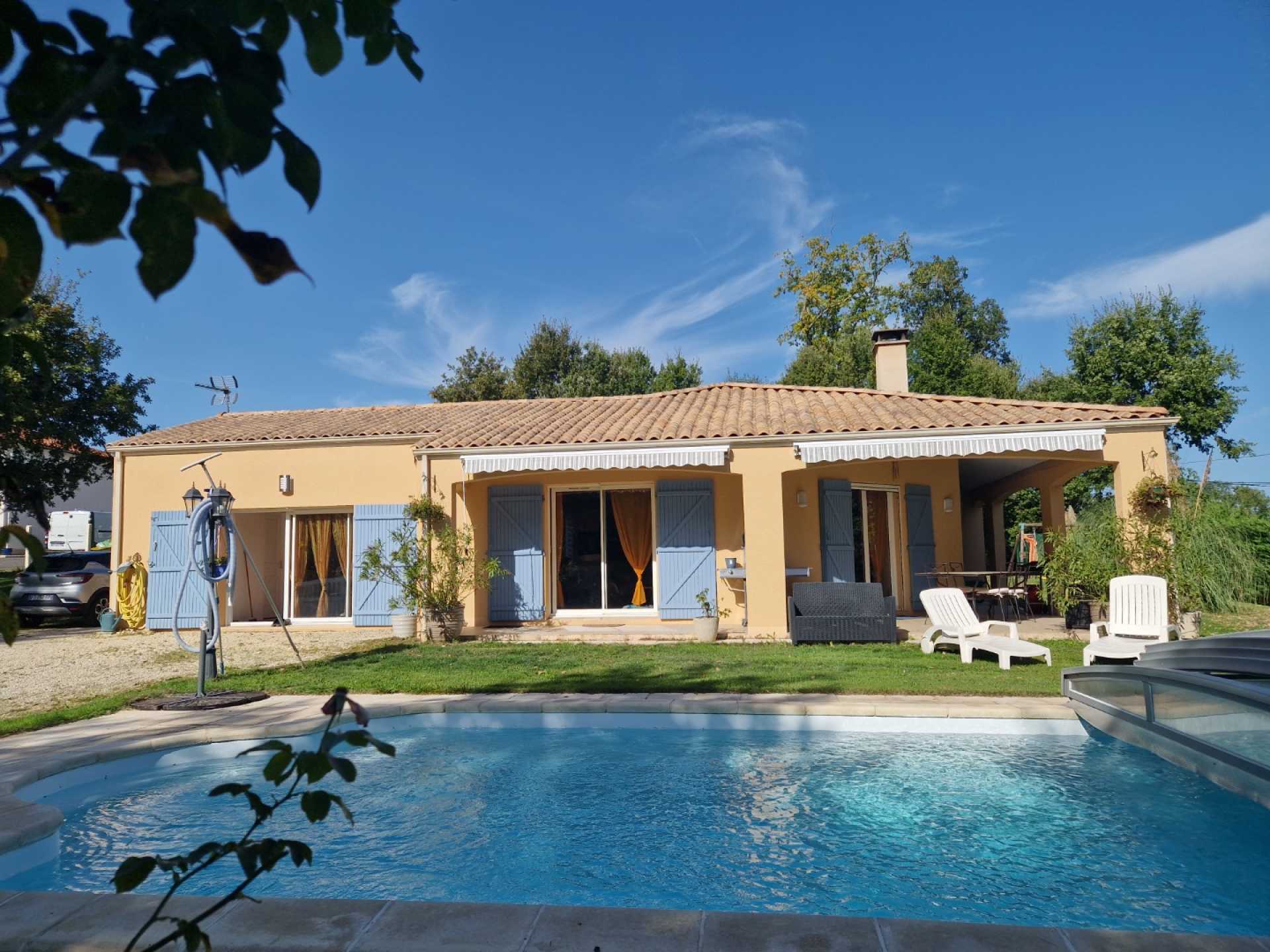 Huis in La Tour, Provence-Alpes-Côte d'Azur 11392206