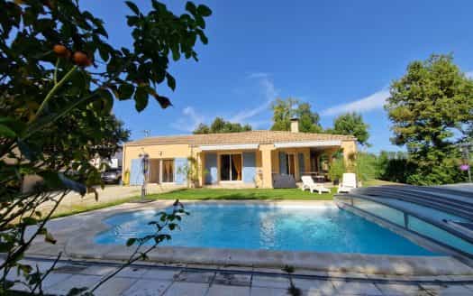 Hus i La Tour, Provence-Alpes-Cote d'Azur 11392206