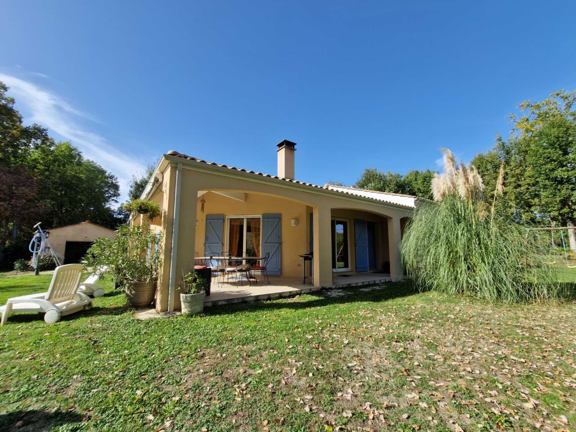 Talo sisään La Tour, Provence-Alpes-Côte d'Azur 11392206