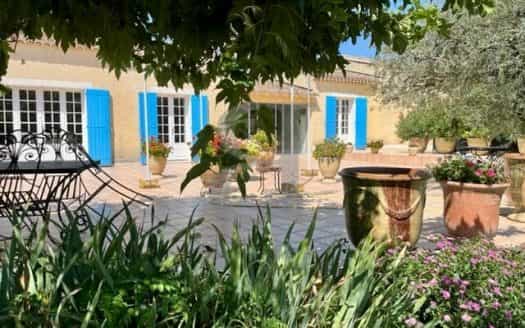 House in Tarascon, Provence-Alpes-Cote d'Azur 11392231