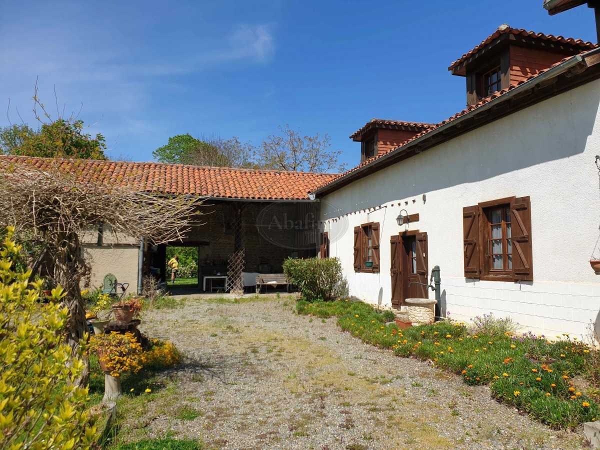 Haus im Castelnau-Magnoac, Occitanie 11392248