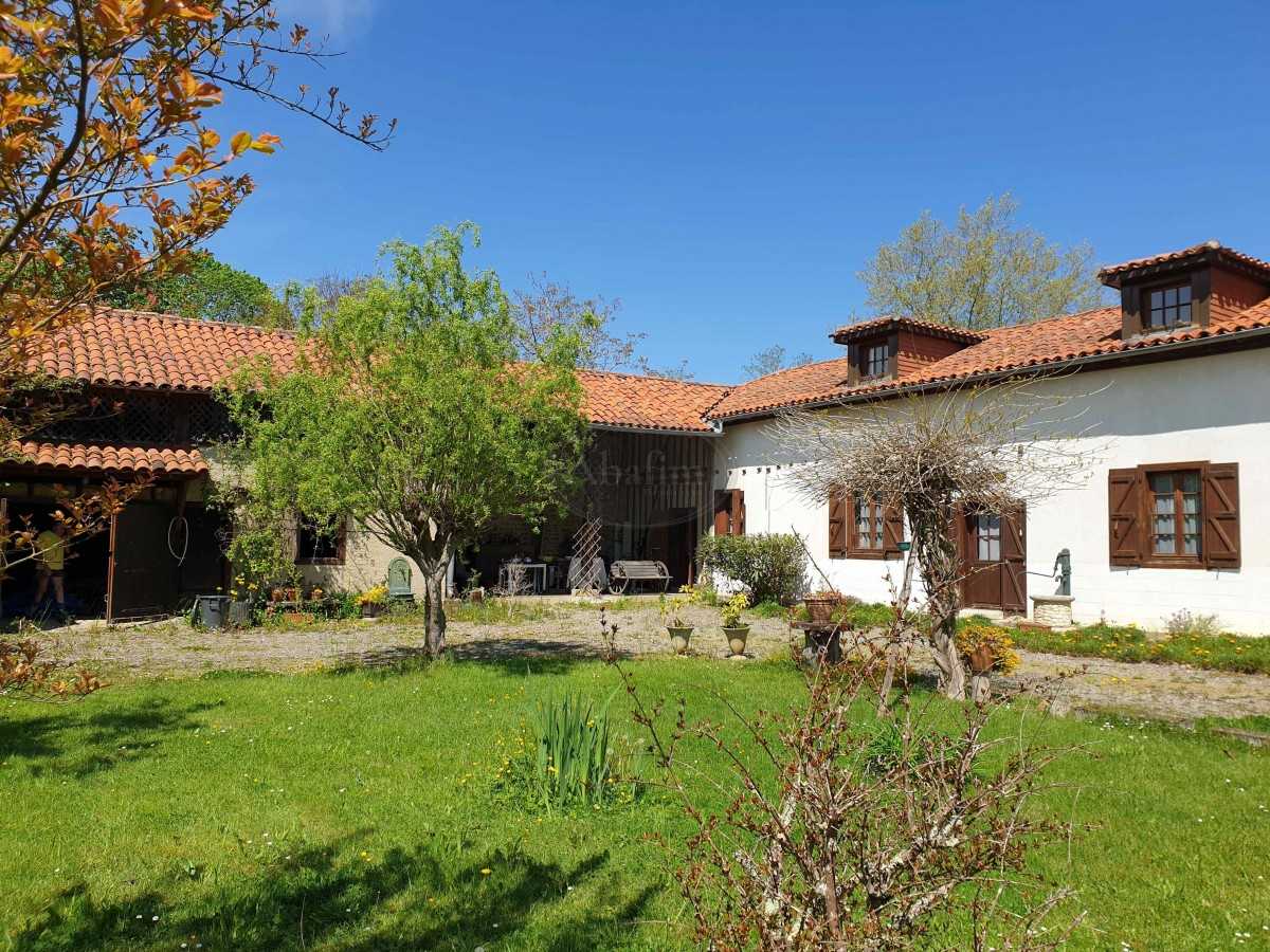 Hus i Castelnau-Magnoac, Occitanie 11392248