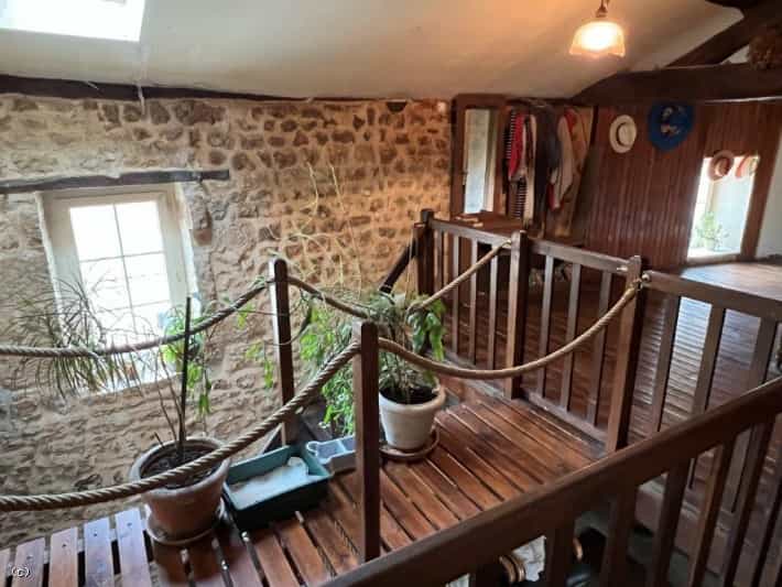 Casa nel Nanteuil-en-Vallée, Nouvelle-Aquitaine 11392321