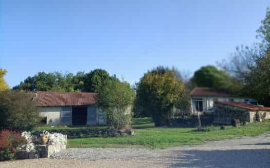 House in Monmadales, Nouvelle-Aquitaine 11392335