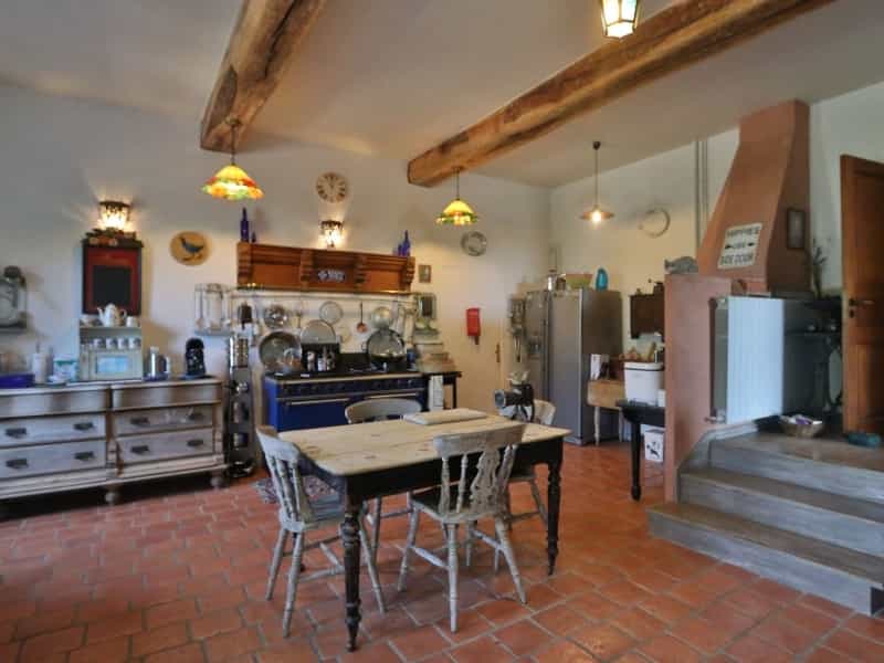 жилой дом в Roquebrune, Occitanie 11392343