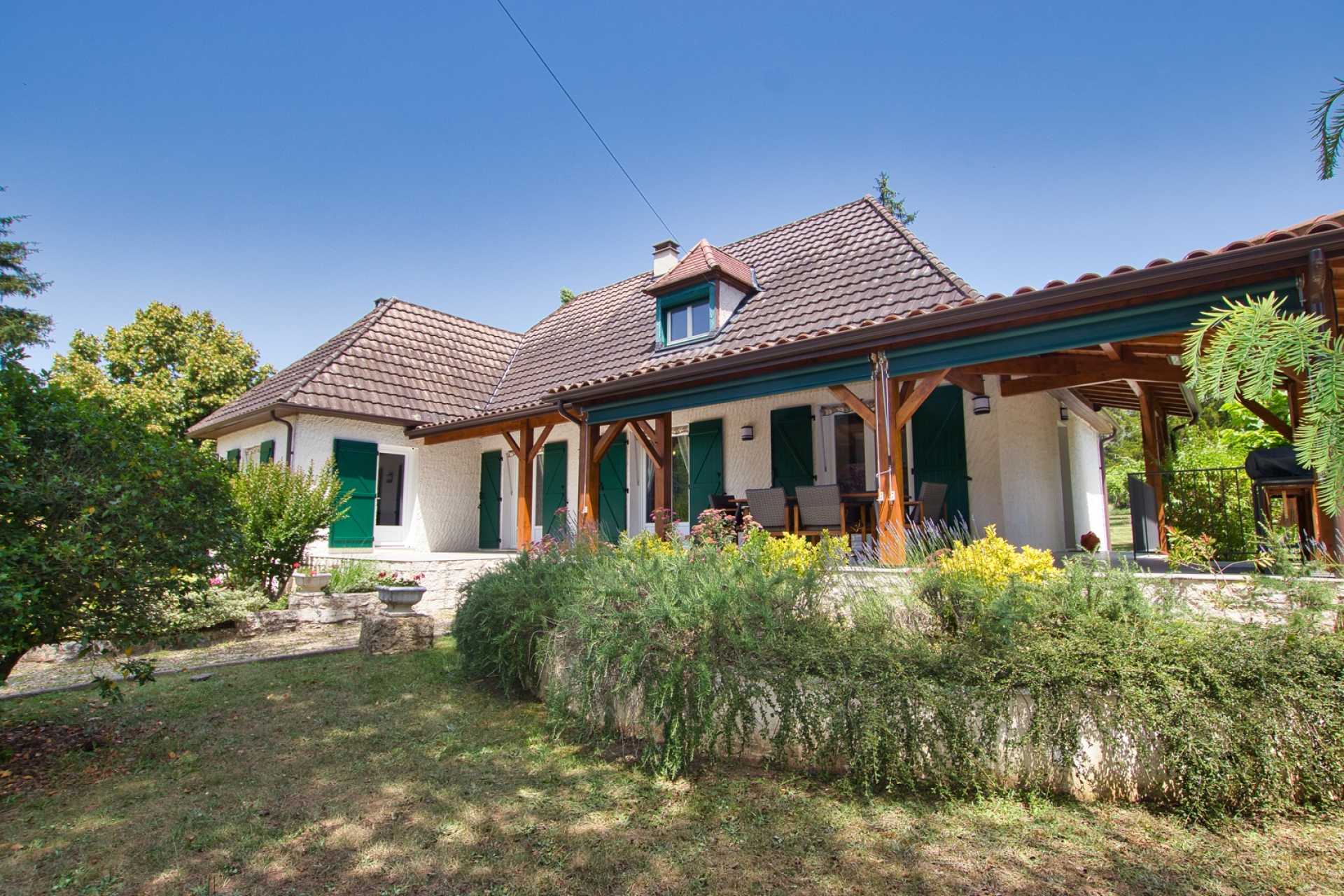 Huis in La Tour, Provence-Alpes-Côte d'Azur 11392394