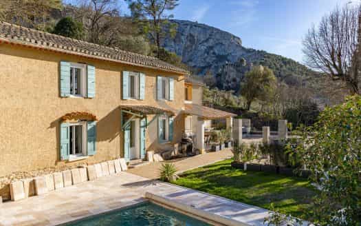 Muu sisään L'Isle-sur-la-Sorgue, Provence-Alpes-Cote d'Azur 11392431