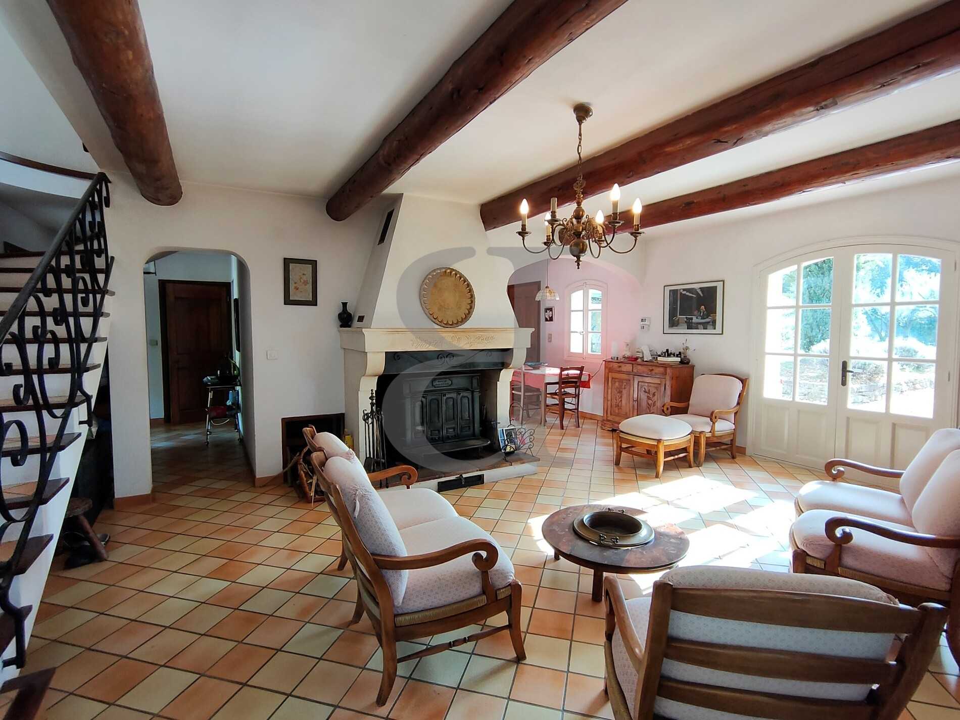 Casa nel Vaison-la-Romaine, Provence-Alpes-Côte d'Azur 11392432