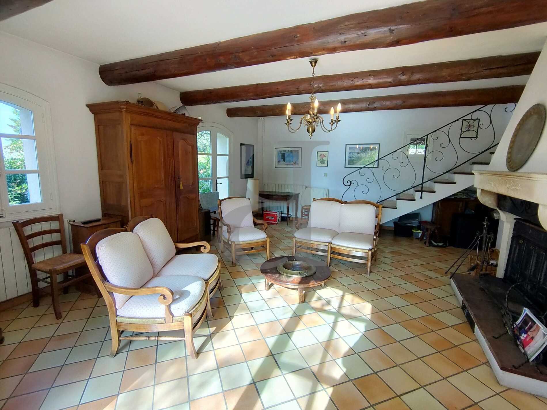 بيت في Vaison-la-Romaine, Provence-Alpes-Côte d'Azur 11392432