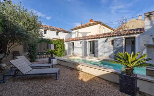 House in L'Isle-sur-la-Sorgue, Provence-Alpes-Cote d'Azur 11392440