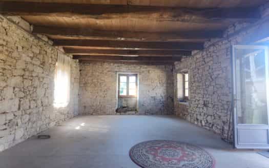 rumah dalam Hautefort, Nouvelle-Aquitaine 11392459