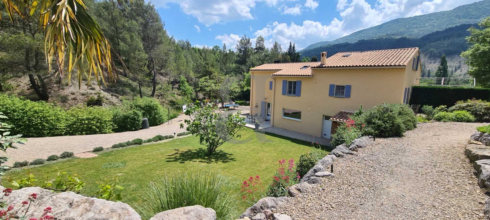 Casa nel Buis-les-Baronnies, Alvernia-Rodano-Alpi 11392461