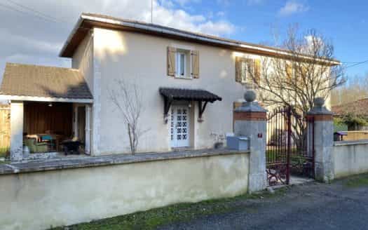 房子 在 Nanteuil-en-Vallée, Nouvelle-Aquitaine 11392482