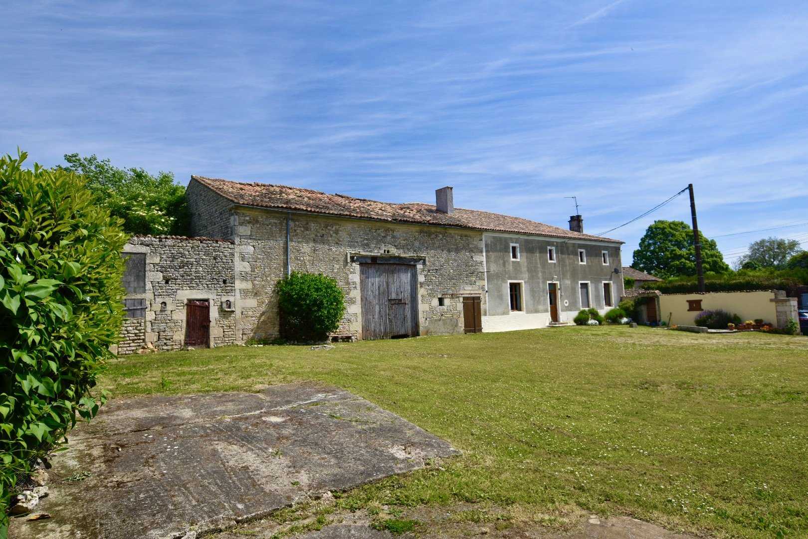 房子 在 Valdelaume, Nouvelle-Aquitaine 11392497