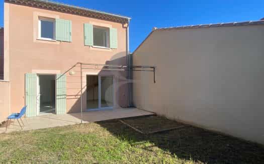 Будинок в L'Isle-sur-la-Sorgue, Provence-Alpes-Côte d'Azur 11392508
