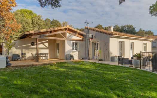 rumah dalam Sainte-Cecile-les-Vignes, Provence-Alpes-Côte d'Azur 11392524