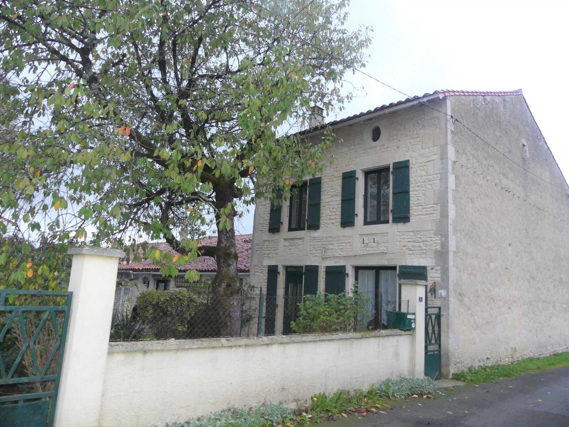 집 에 Loubillé, Nouvelle-Aquitaine 11392526