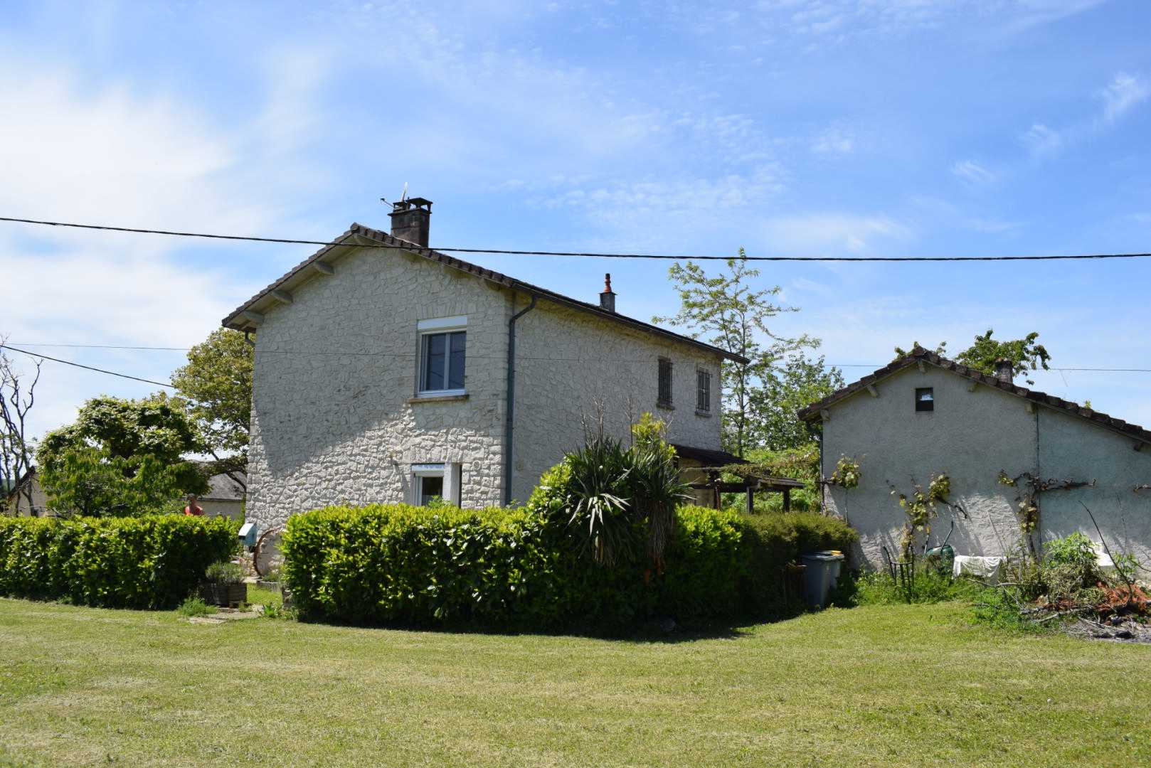 بيت في Thenon, Nouvelle-Aquitaine 11392528
