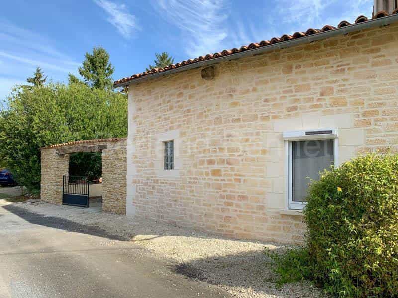 Haus im Sauzé-Vaussais, Nouvelle-Aquitaine 11392550