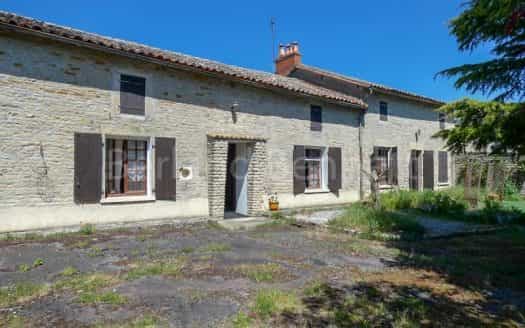 House in Lezay, Nouvelle-Aquitaine 11392600