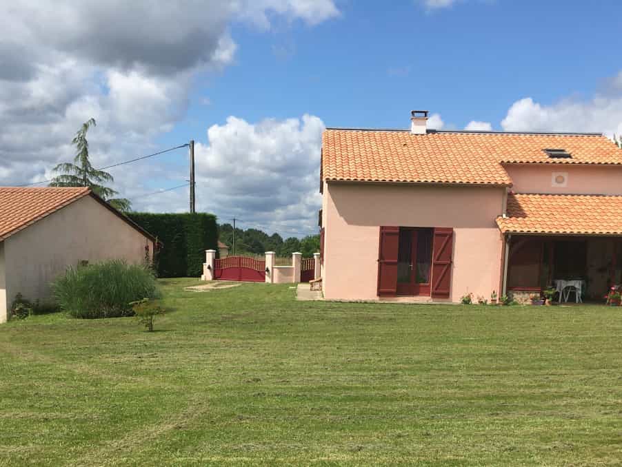 房子 在 Brive-la-Gaillarde, Nouvelle-Aquitaine 11392633