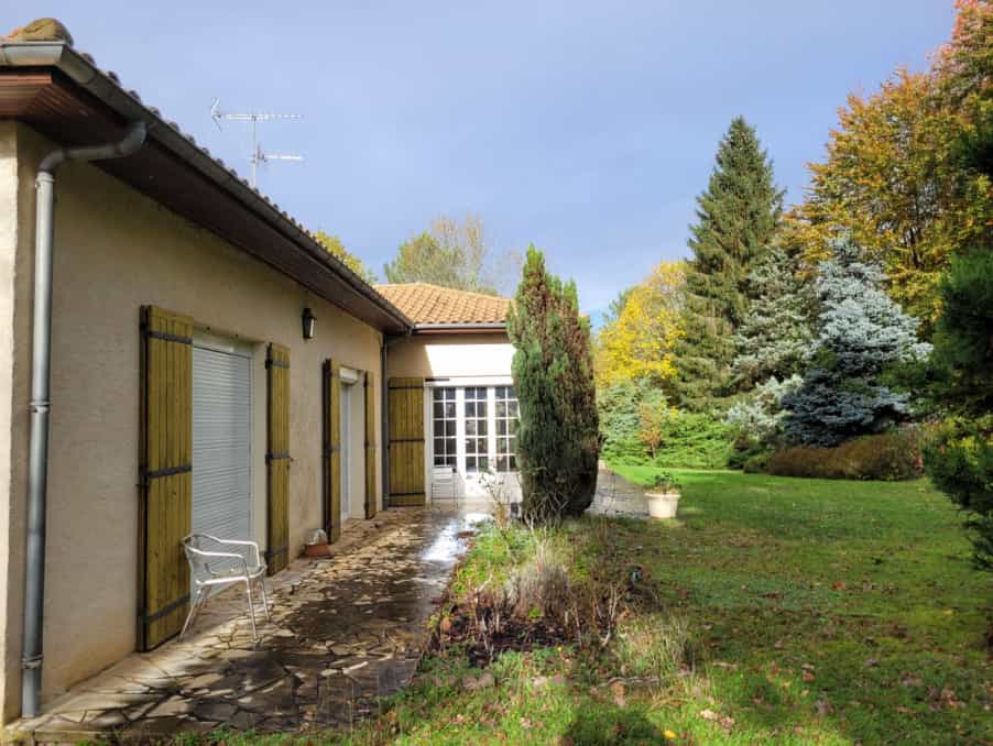 casa no Eyraud-Crempse-Maurens, Nouvelle-Aquitaine 11392635