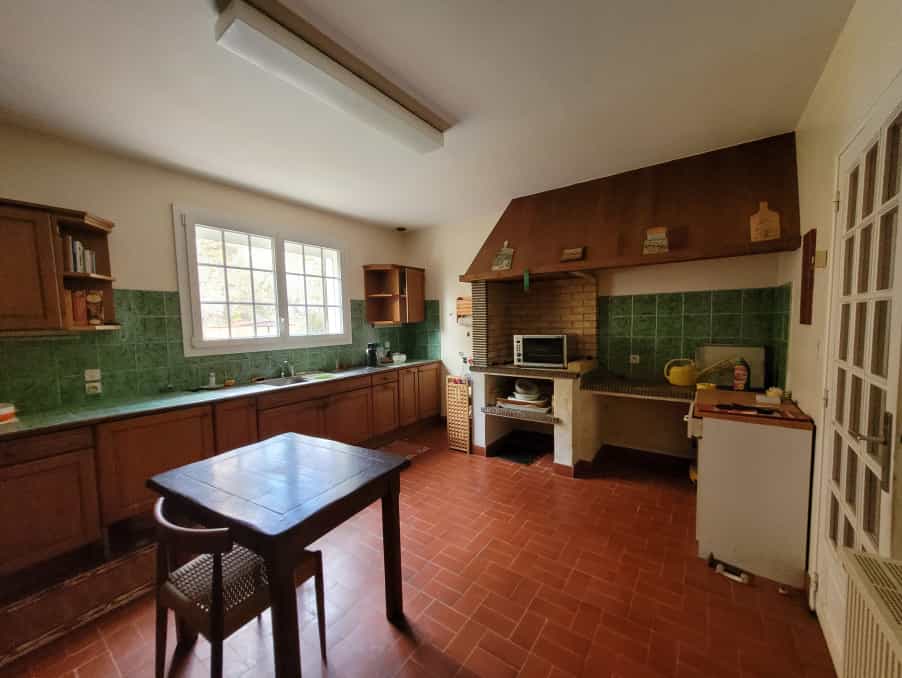 House in Eyraud-Crempse-Maurens, Nouvelle-Aquitaine 11392635