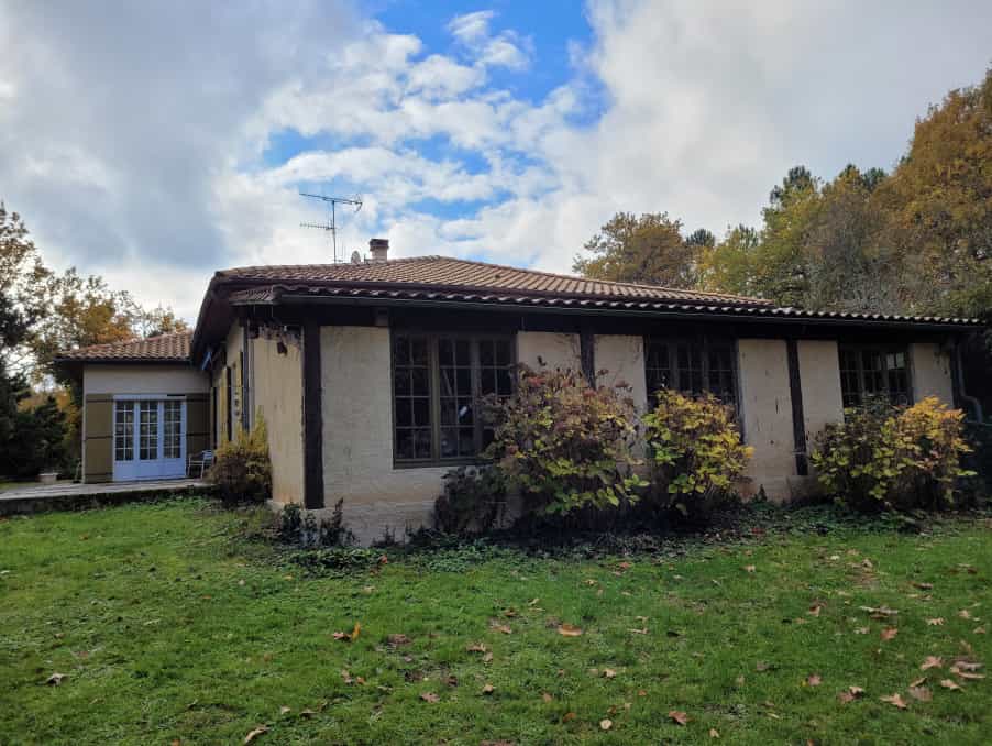 Dom w Eyraud-Crempse-Maurens, Nouvelle-Aquitaine 11392635