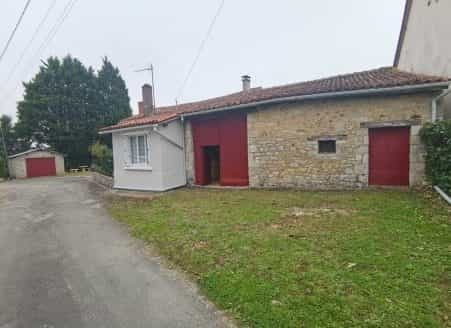 House in Cellefrouin, Nouvelle-Aquitaine 11392714
